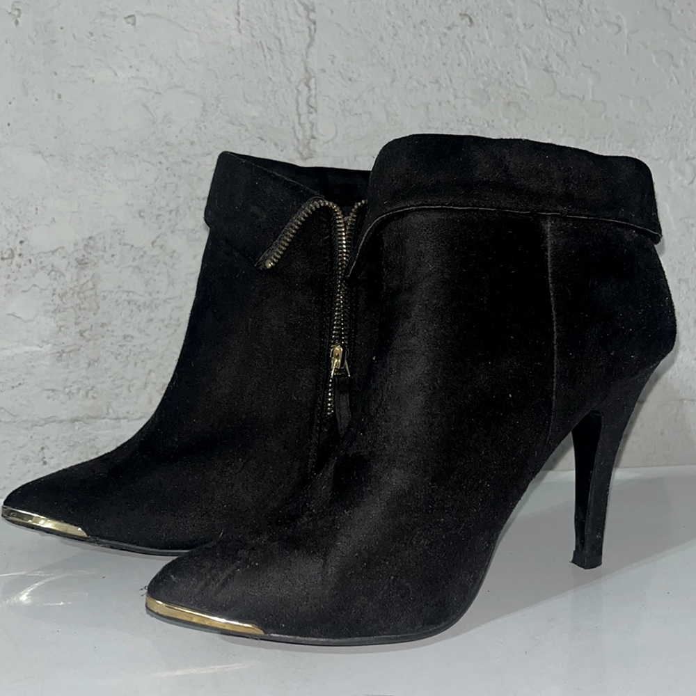 Black short boot heels, Size: 10, No issue